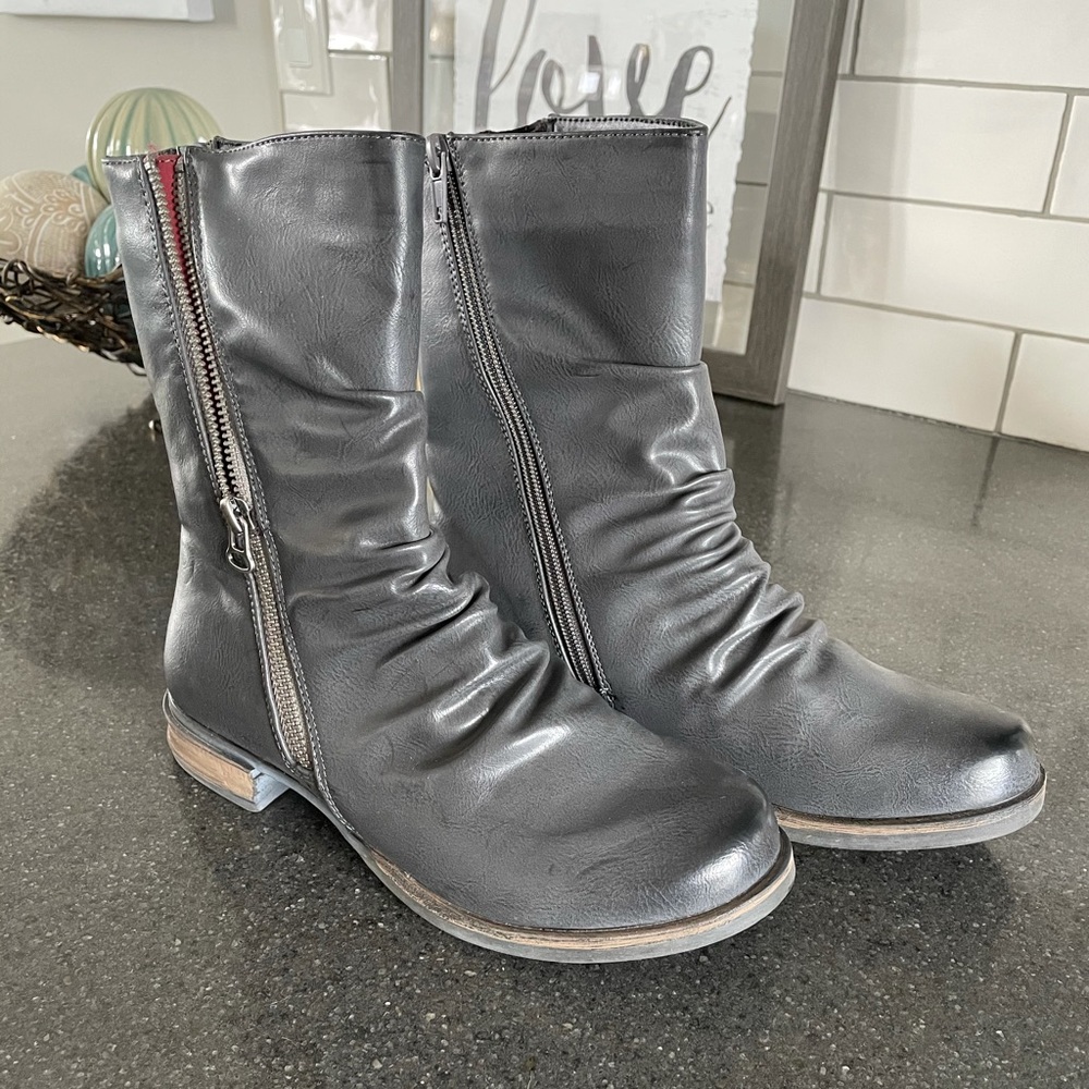 Romika Mid height boot in grey